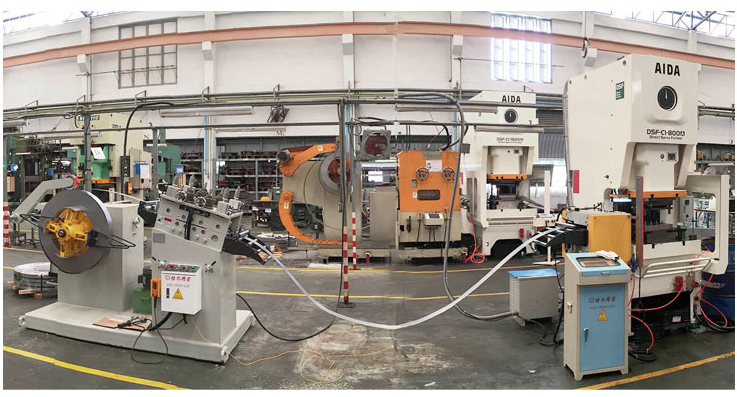 二合一開(kāi)卷整平機(jī)與沖壓三合一送料機(jī)在功能操作上有哪些區(qū)別?